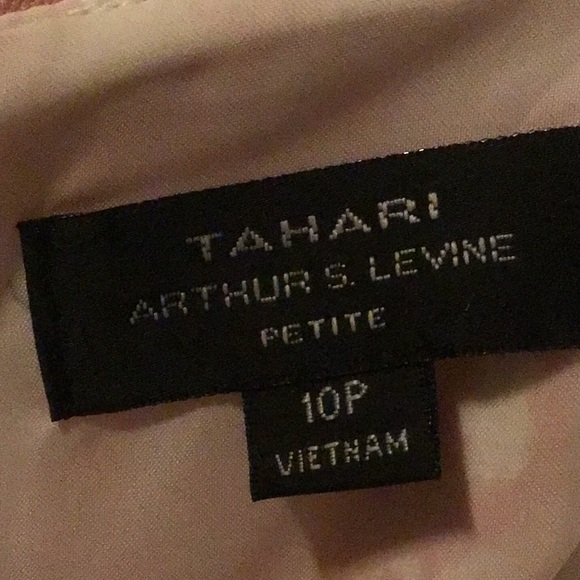 Classic style shift dress in lovely soft shade of pink and ivory.  Worn once. - Picture 4 of 4